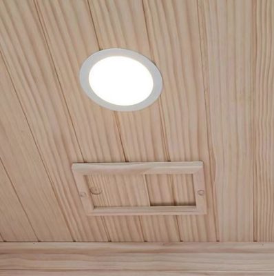Zentrales Licht in der Sauna.