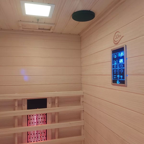 Bedienfeld, Lautsprecher, Licht und Sensor in der JIO90-Sauna.